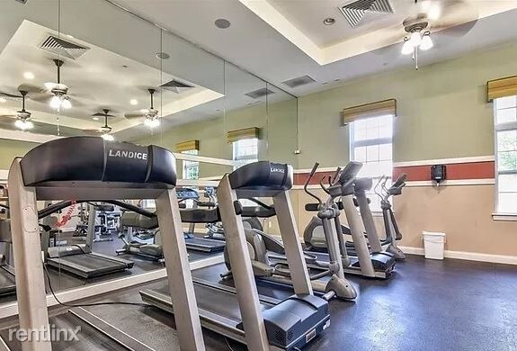 Building Photo - 3 br, 3 bath Townhome - 8 McGuire Ct 1 Unit 1