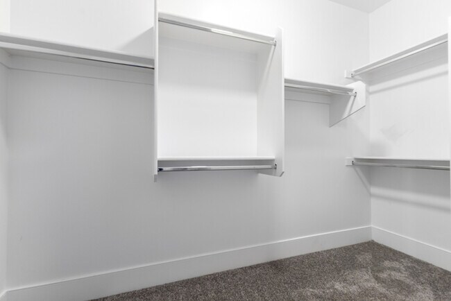 Building Photo - 164 E Lexington Ave