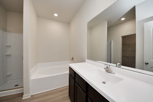 Building Photo - 305 Wayne County Dr