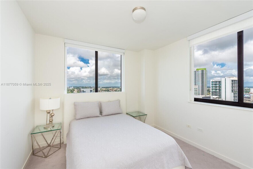 Building Photo - 999 SW 1st Ave