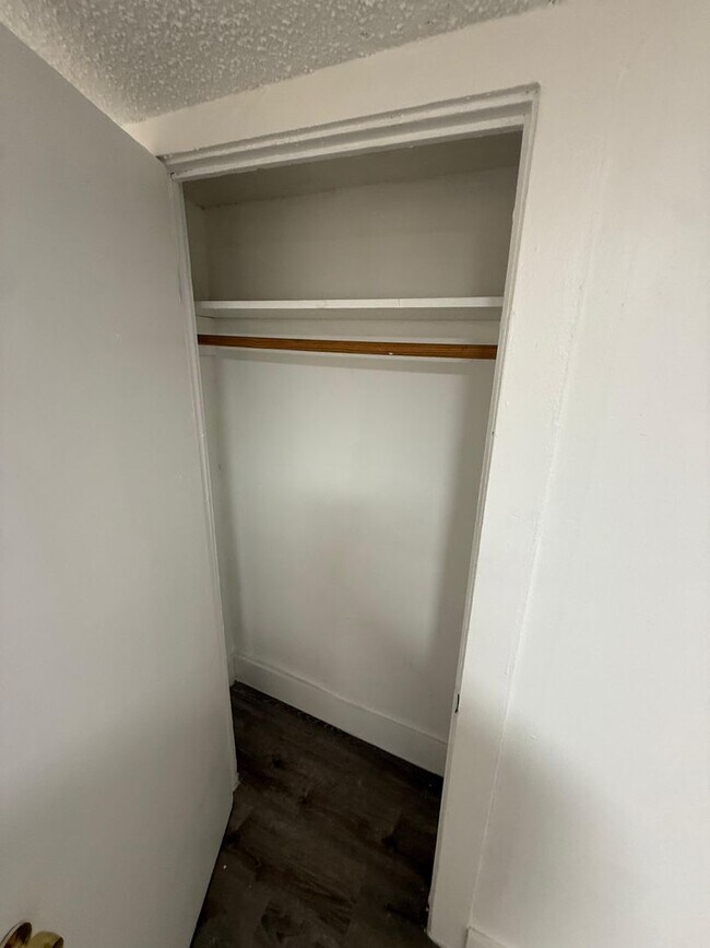 Building Photo - Remodeled 3/2 Childs Park Available Now ! Ask about move in specials!