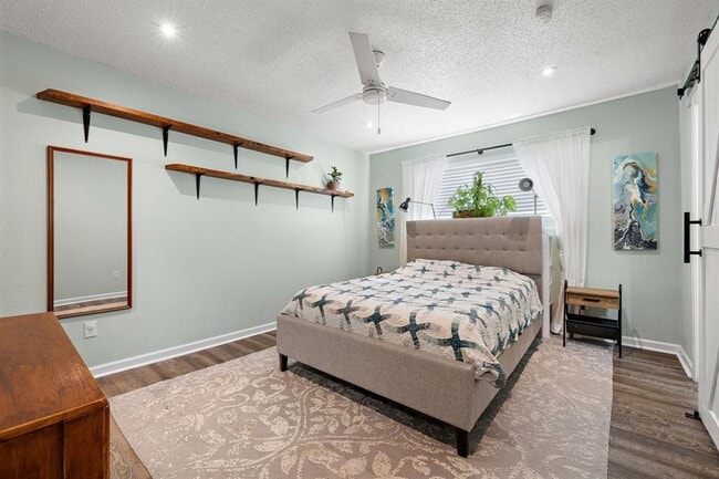 Building Photo - 805 Garden Path Dr