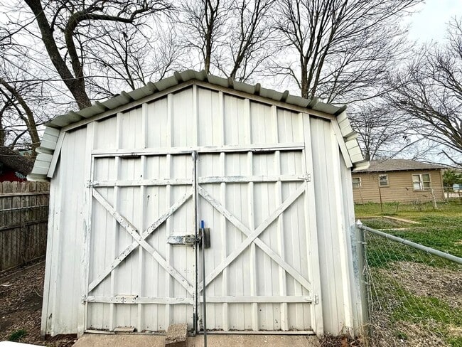 Building Photo - 1501 N Washington St