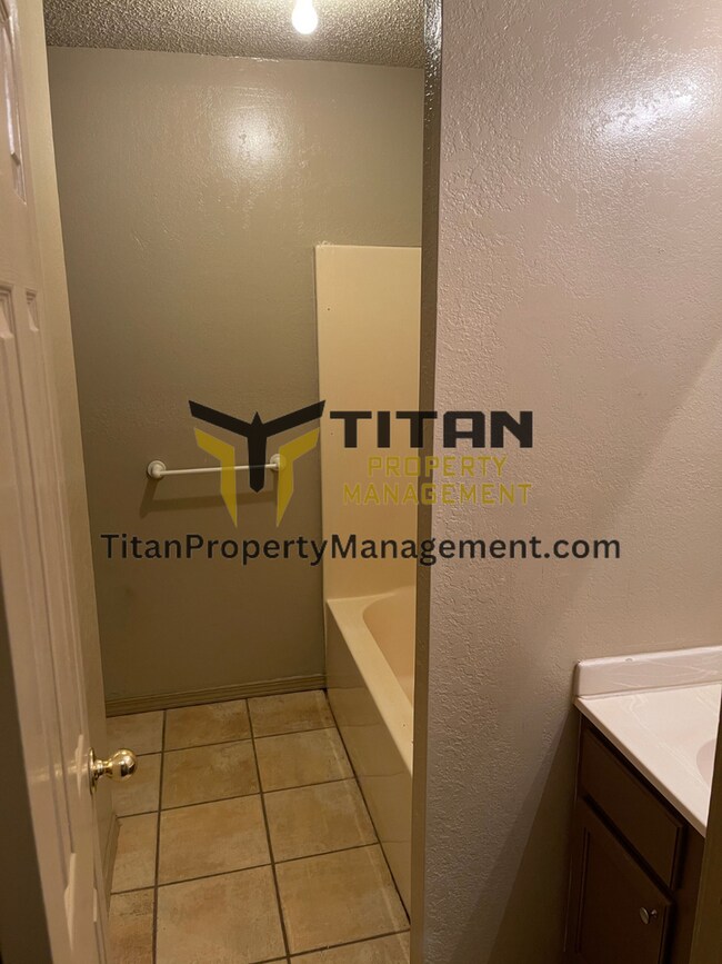 Building Photo - 2 bed/2 bath Apartment