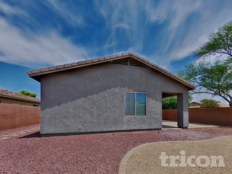 Building Photo - 723 W Dana Dr