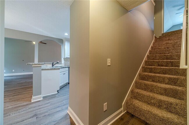 Building Photo - 511 Lena Dr