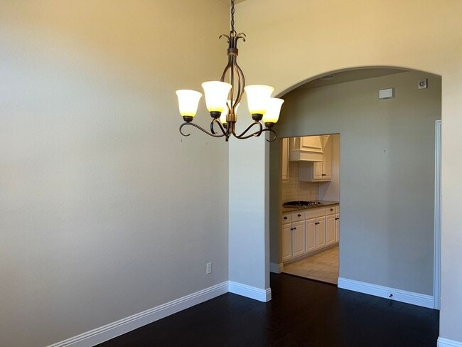 Building Photo - Cameron Lane