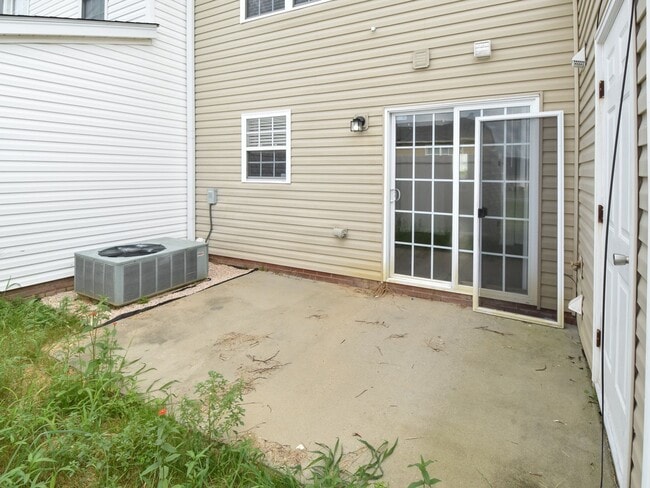 Building Photo - Charming 3-Bedroom Townhome in Prime Winst...