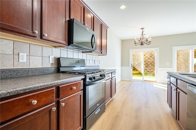 Building Photo - 2245 Leicester Way SE