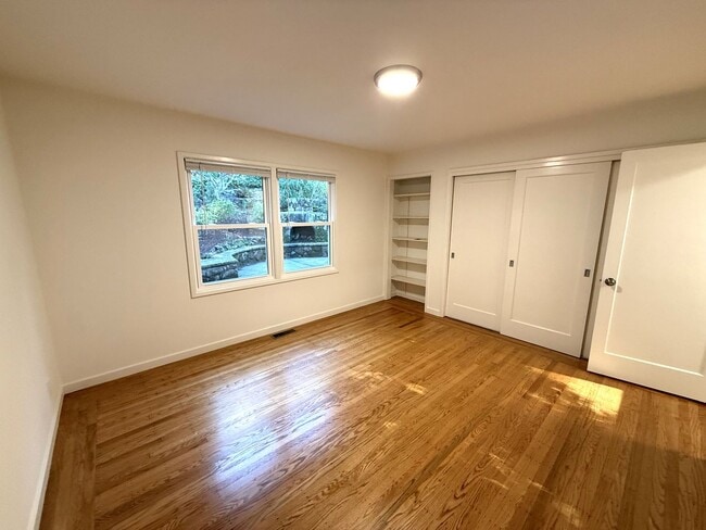 Building Photo - THREE BEDROOM /TWO BATH HOME, JUST A FEW BLOCKS FROM DOWNTOWN LARKSPUR