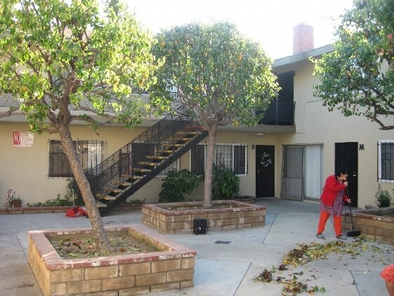 Interior Courtyard - Compton Apts