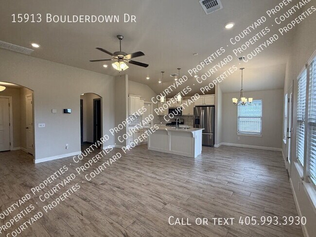 Building Photo - 15913 Boulderdown Dr