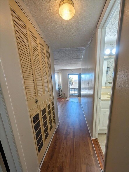 Building Photo - 11620 Park Blvd