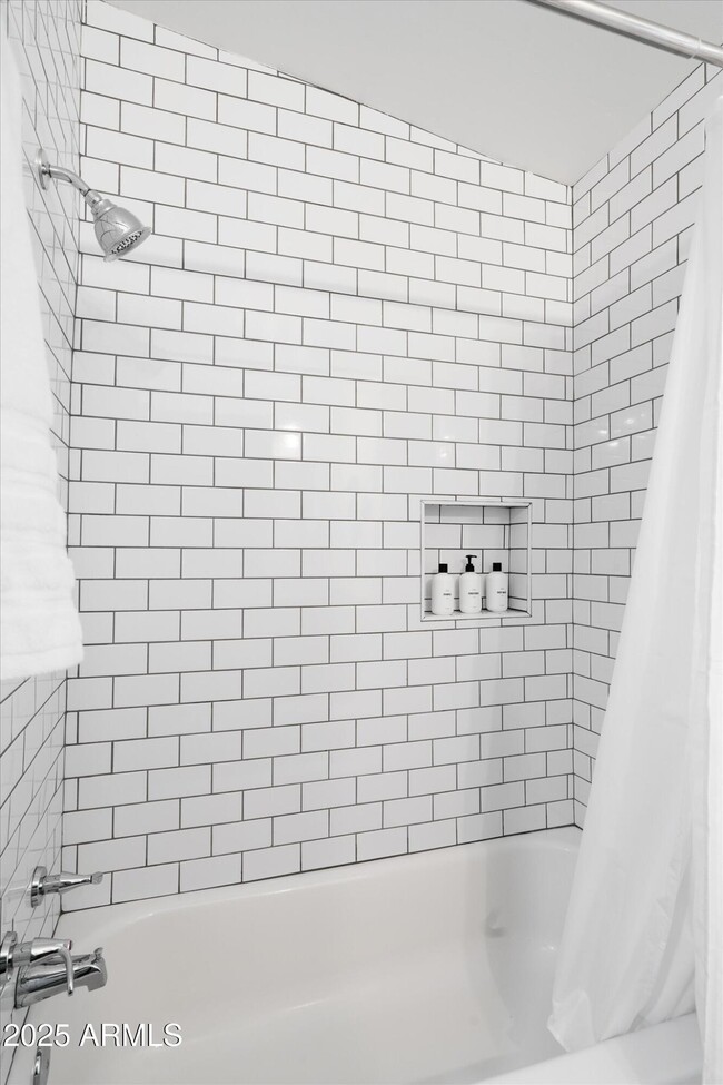 Building Photo - 2307 N 51st Pl