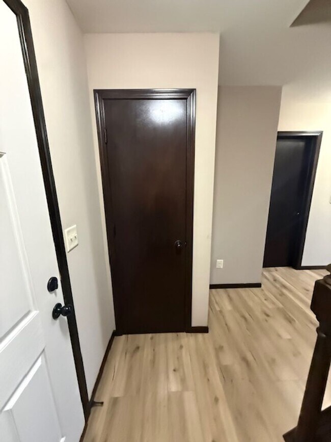 Building Photo - Luxury Townhomes