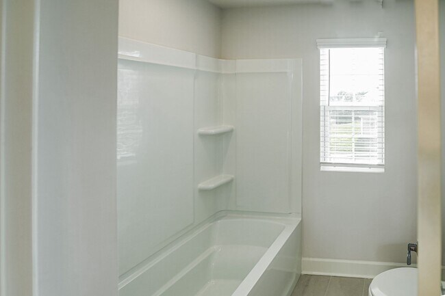 Building Photo - 5032 Ozment Dr