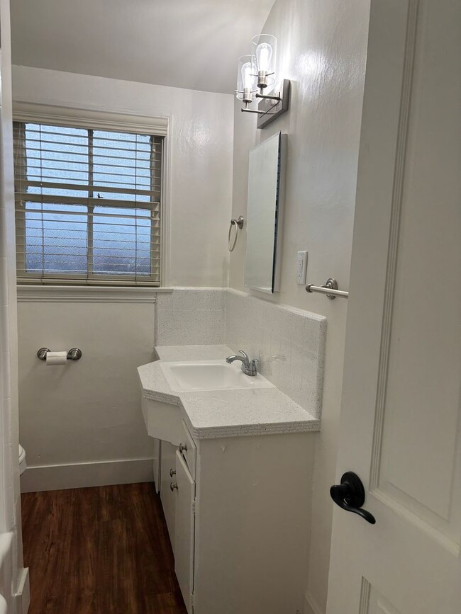 Building Photo - Kester Ave, 5069-5071