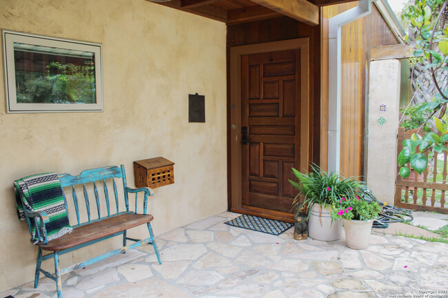 Building Photo - 539 Woodcrest Dr