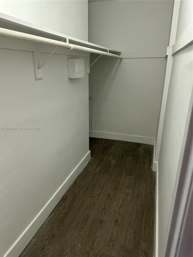 Building Photo - 1333 E Hallandale Beach Blvd