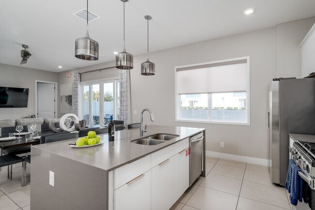 Building Photo - 7770 Sandy Ridge Dr