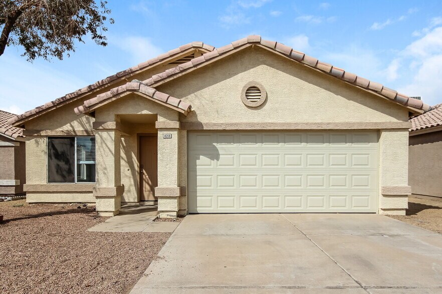 Primary Photo - 4218 N 107th Ln