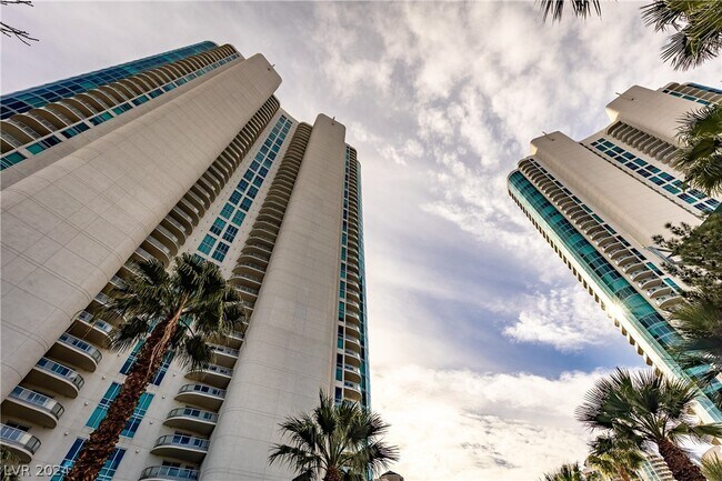 Building Photo - 222 Karen Ave