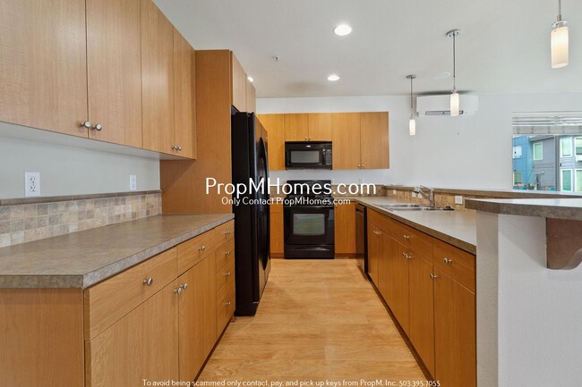 Building Photo - Contemporary Townhome in the heart of St. ...