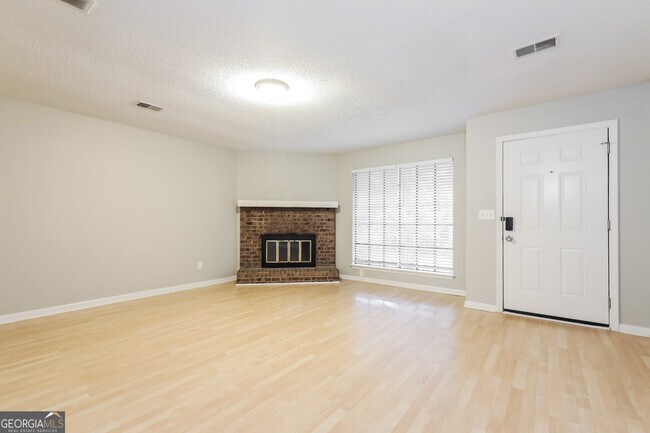 Building Photo - 661 Overlook Ct