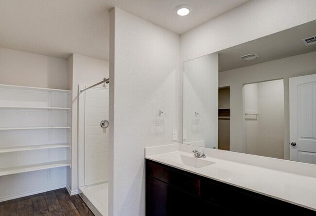 Building Photo - 121 Roanwood Dr