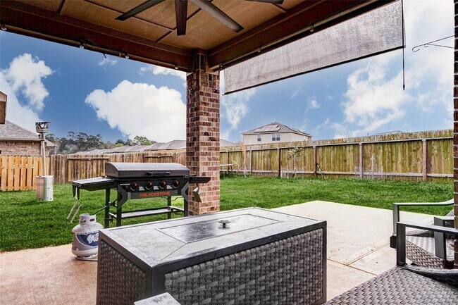 Building Photo - 22127 Roxanne Field Ln