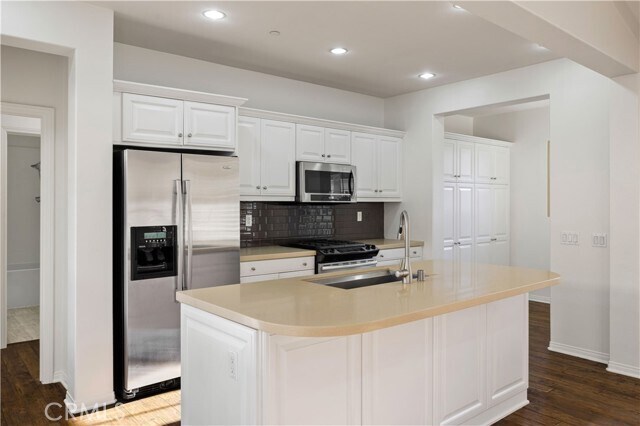 Building Photo - 60 Peony