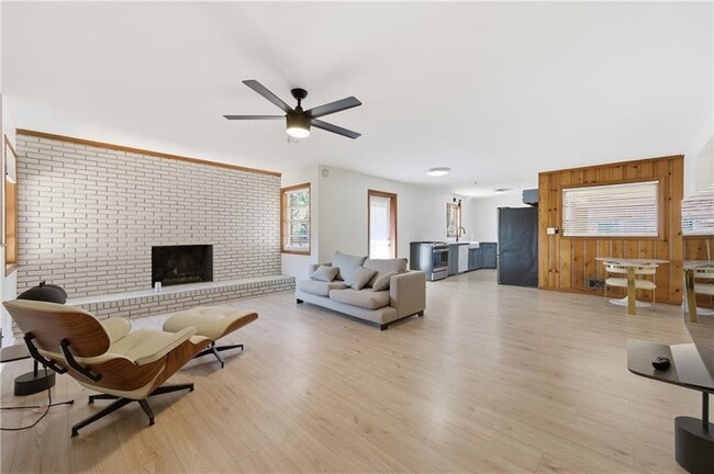 Building Photo - 3457 Springside Dr