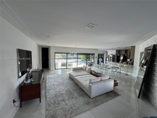 Building Photo - 2062 NE 121st Rd