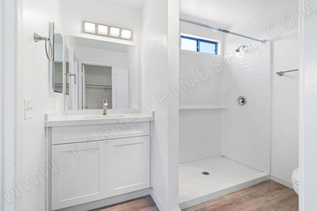 Building Photo - STUNNING 3BR Townhome with Garage, 1 BLOCK...