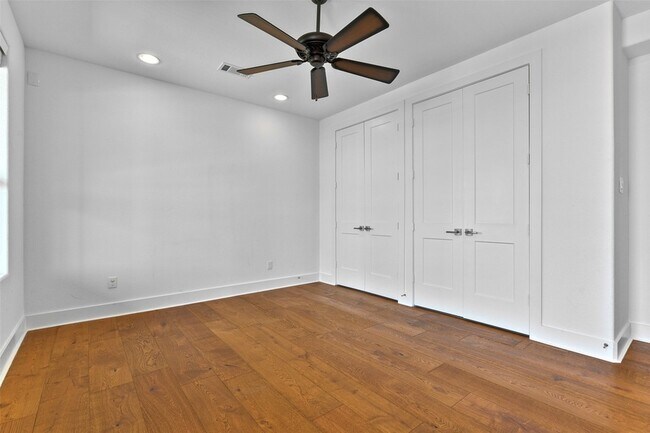 Building Photo - 4006 Fort Bend Dr