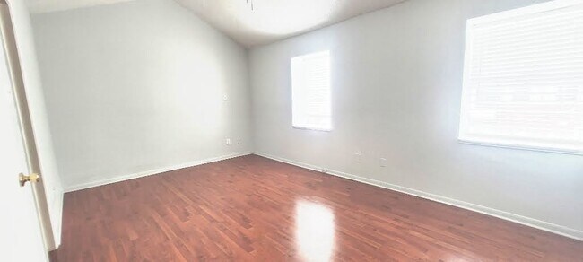 Building Photo - 7700 Creekbend Dr