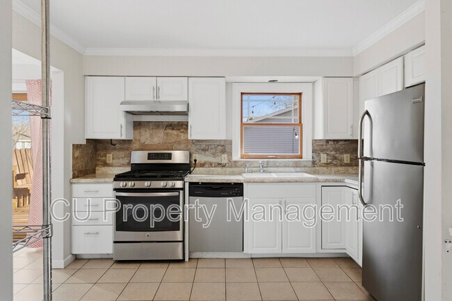 Building Photo - 1903 Sumac Dr