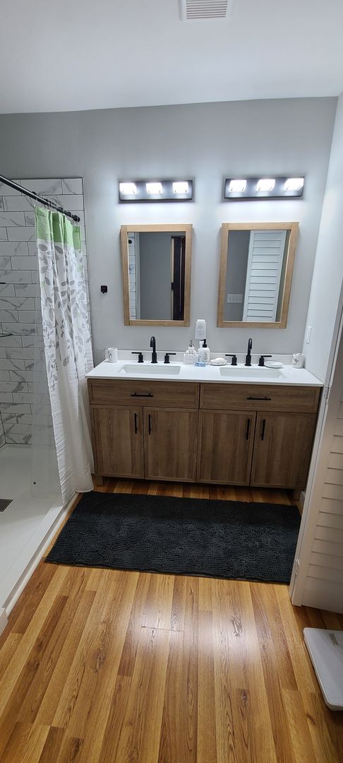 Building Photo - Short-Term Rental - Less than 10mins from ...