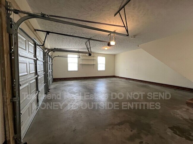 Building Photo - 121 Bugle Call Dr