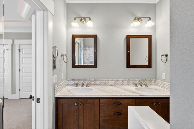 Building Photo - 100 NE Ivy St