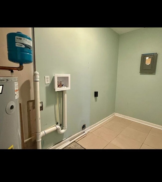 Building Photo - 1418 Iowa Ave