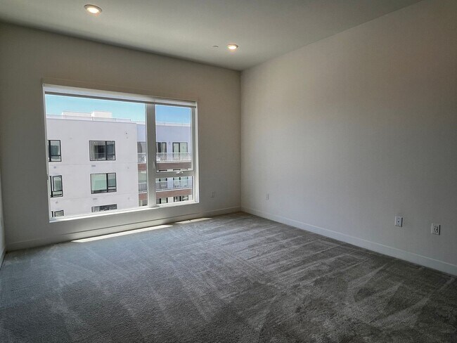 Building Photo - Luxury Condo in Lexington at Central Park West - Available Beginning of September!!