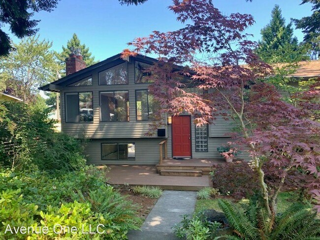 Building Photo - 3 br, 3 bath House - 8438 32nd Ave SW