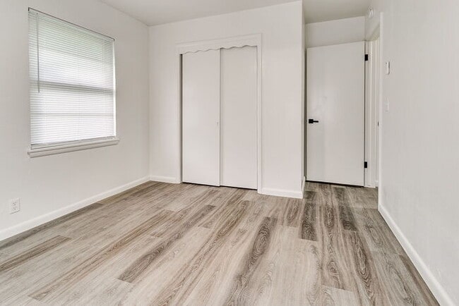 Building Photo - 2417 Becker Pl