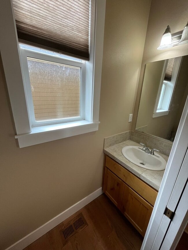 Building Photo - Beautiful 3-bdr with double car garage in desirable Timber Creek Community!