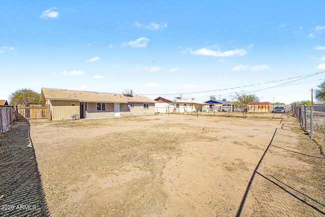 Building Photo - 1319 W Tulip Pl