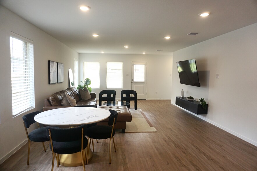 Building Photo - 5123 Sunvalley Bend Dr