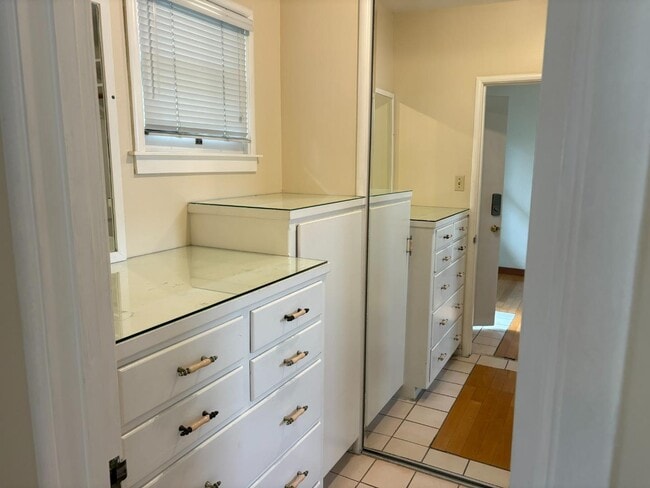 Building Photo - 2122 Williams St