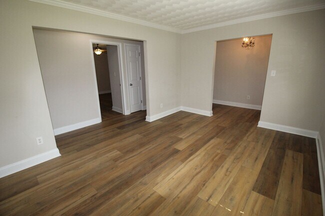 Building Photo - Beautiful Single Family Home in Great Neck Estates