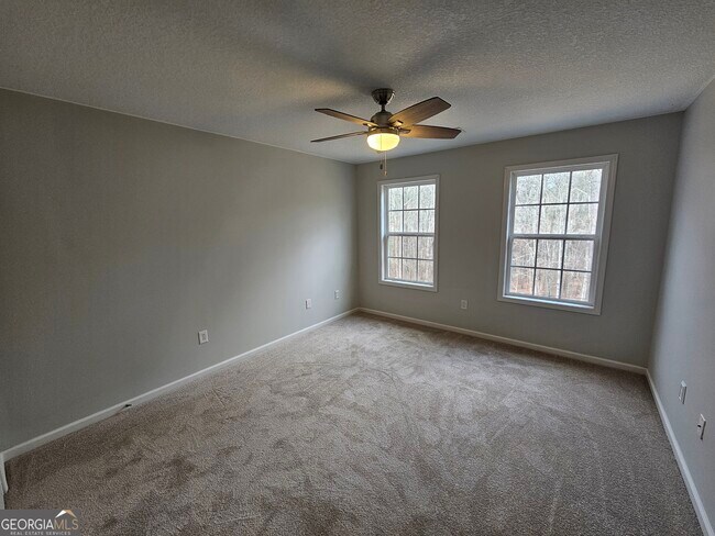 Building Photo - 31 Ridgeview Dr